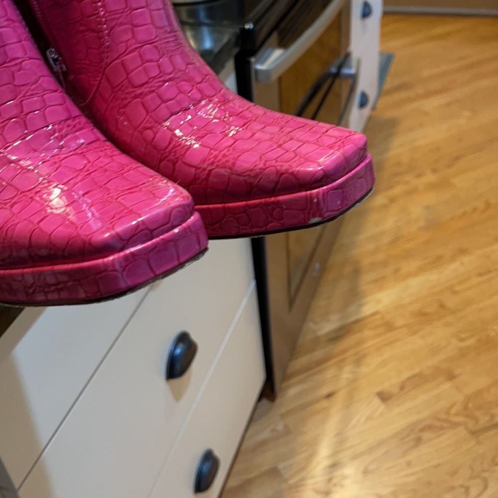 PINK CROC PLATFORM SQUARE TOE BOOT - Picture 12 of 12